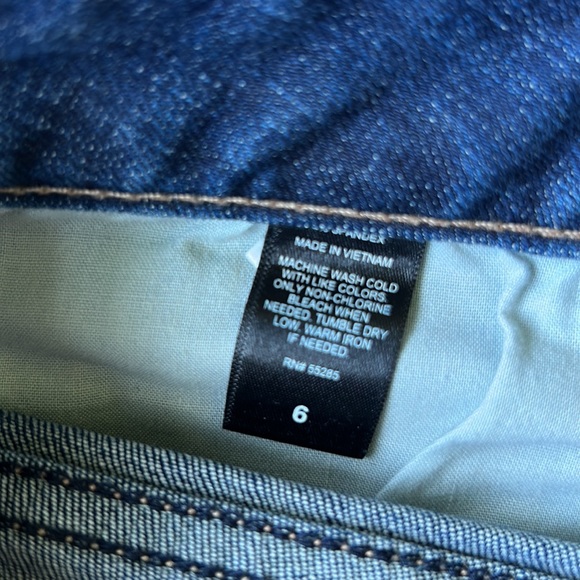 Express cuffed jean shorts size 6 B42 - Picture 4 of 10